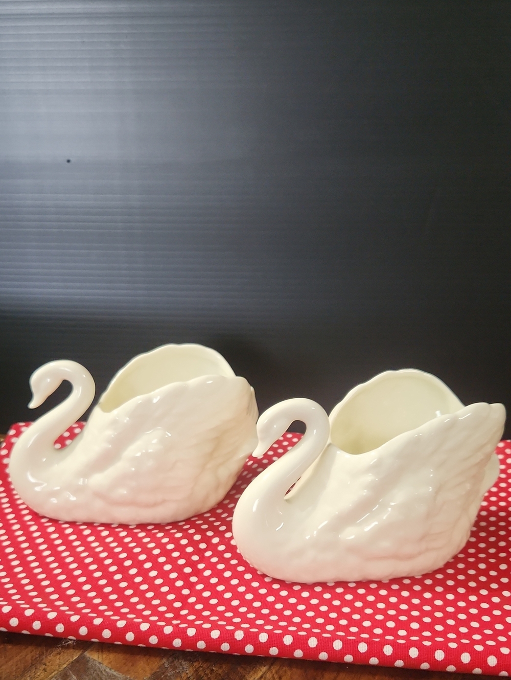 Vtg Vanderbilt Swans